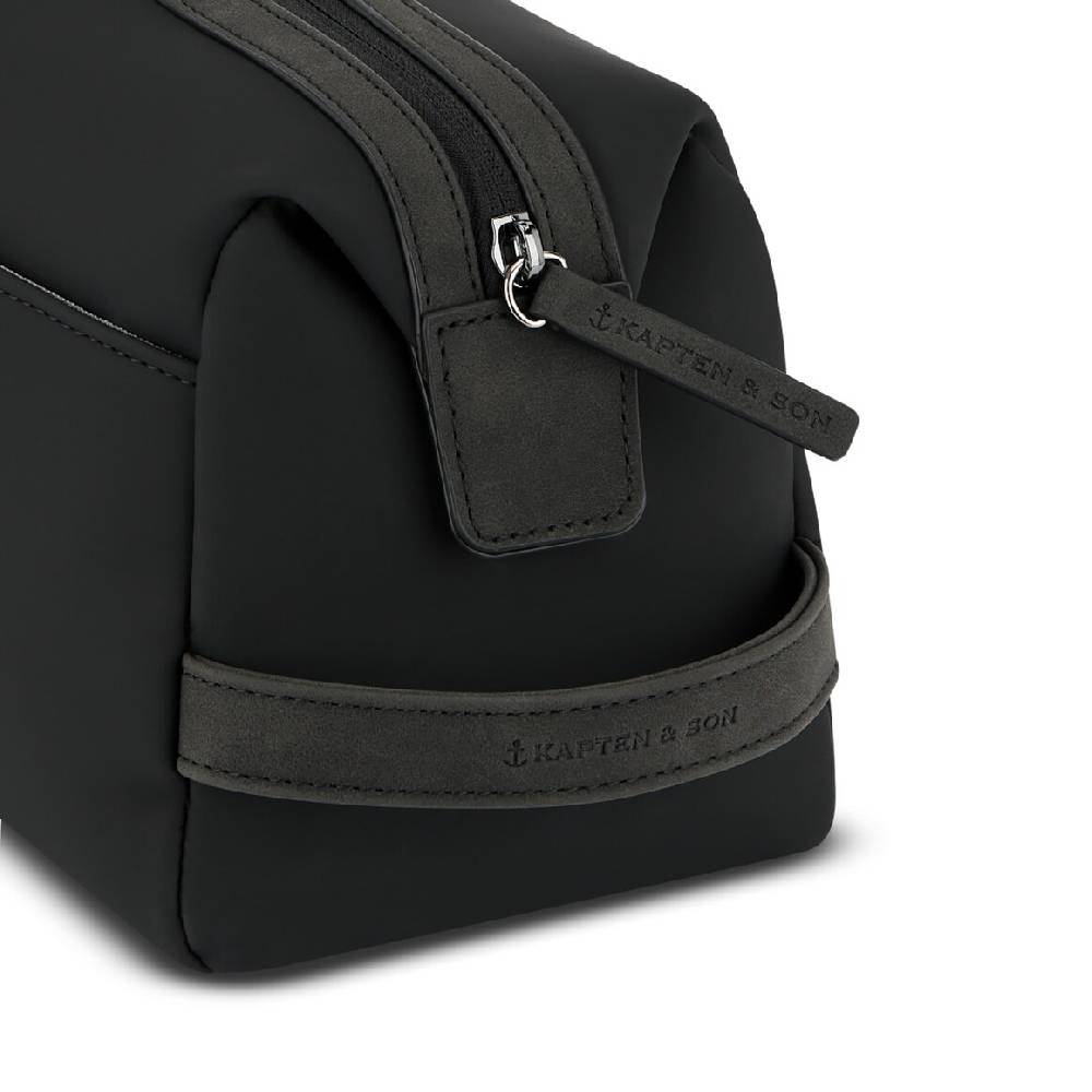 Kpten & Son Windsor Large All Black Fabrikladen