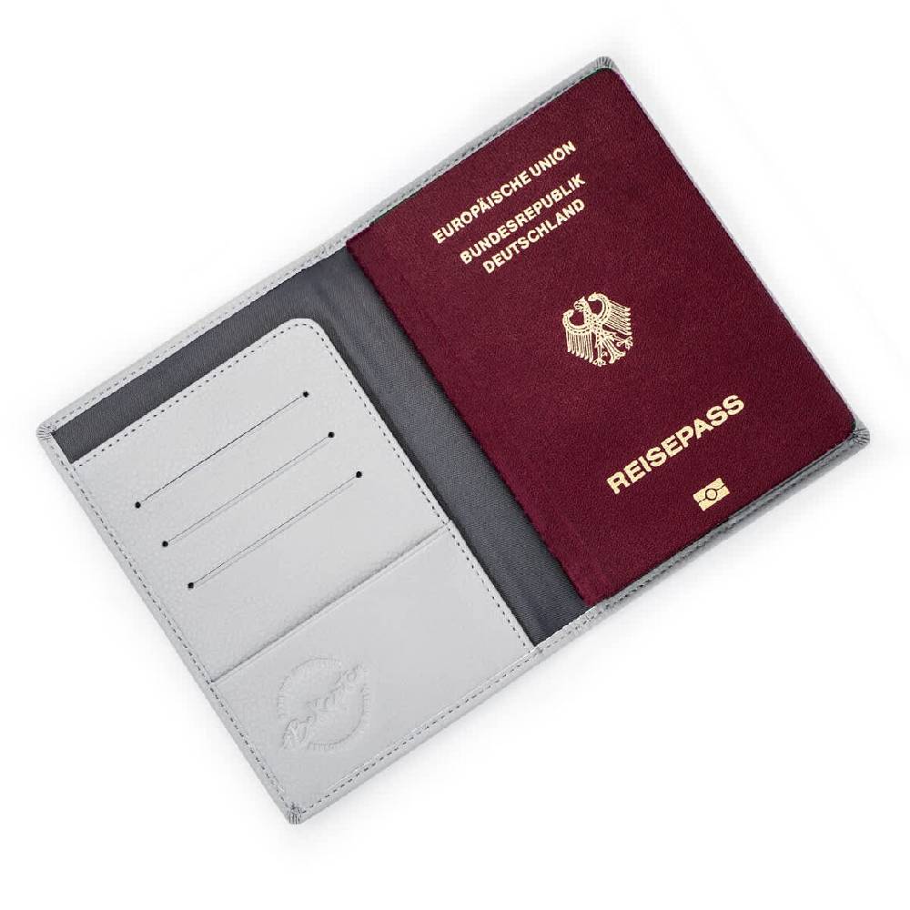 Kpten & Son Passport Holder Heathrow Tiefpreis