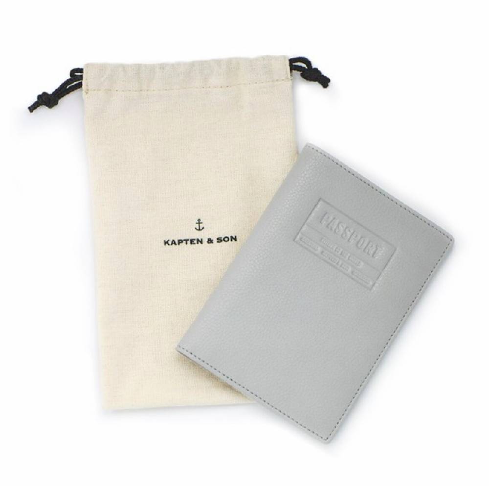 Kpten & Son Passport Holder Heathrow Tiefpreis