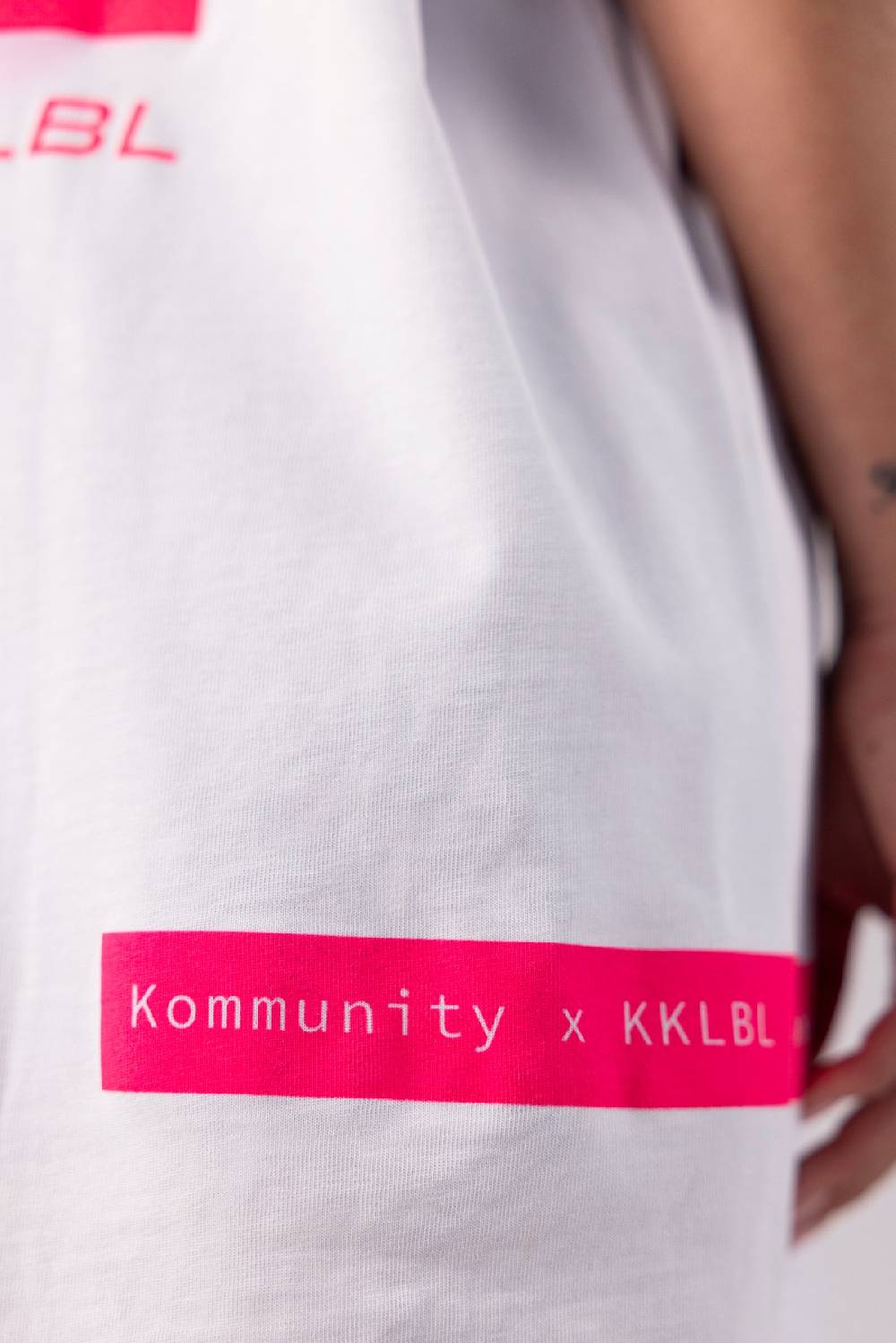 Karo Kauer PRE ORDER Kommunity T-Shirt Pink Letzte 2 Tage