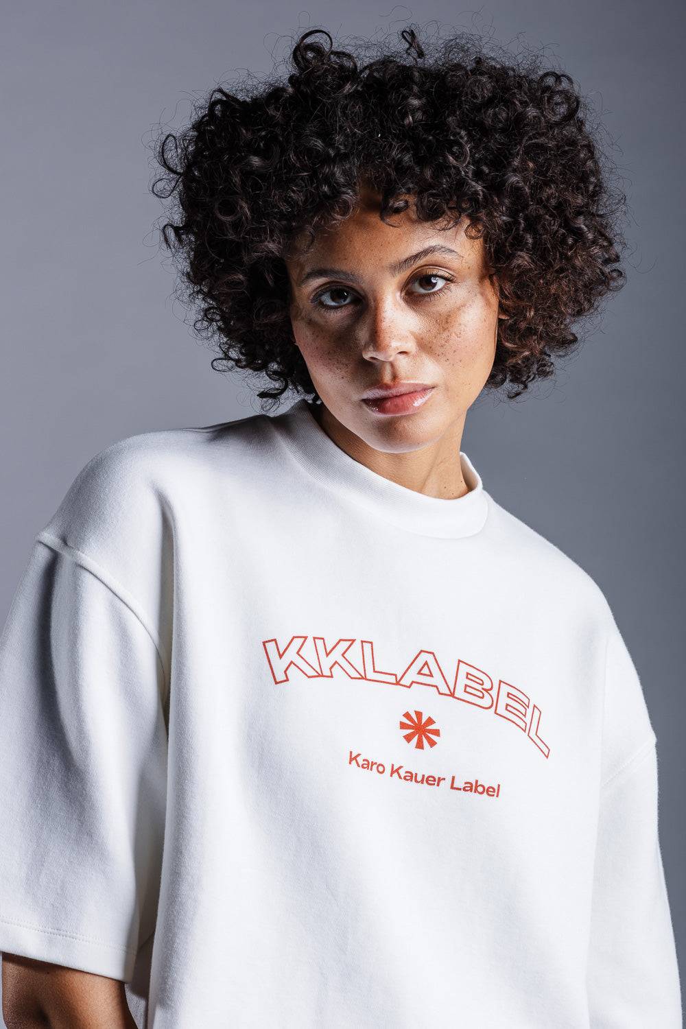 Karo Kauer Cropped T-Shirt KKLABEL Im Verkauf