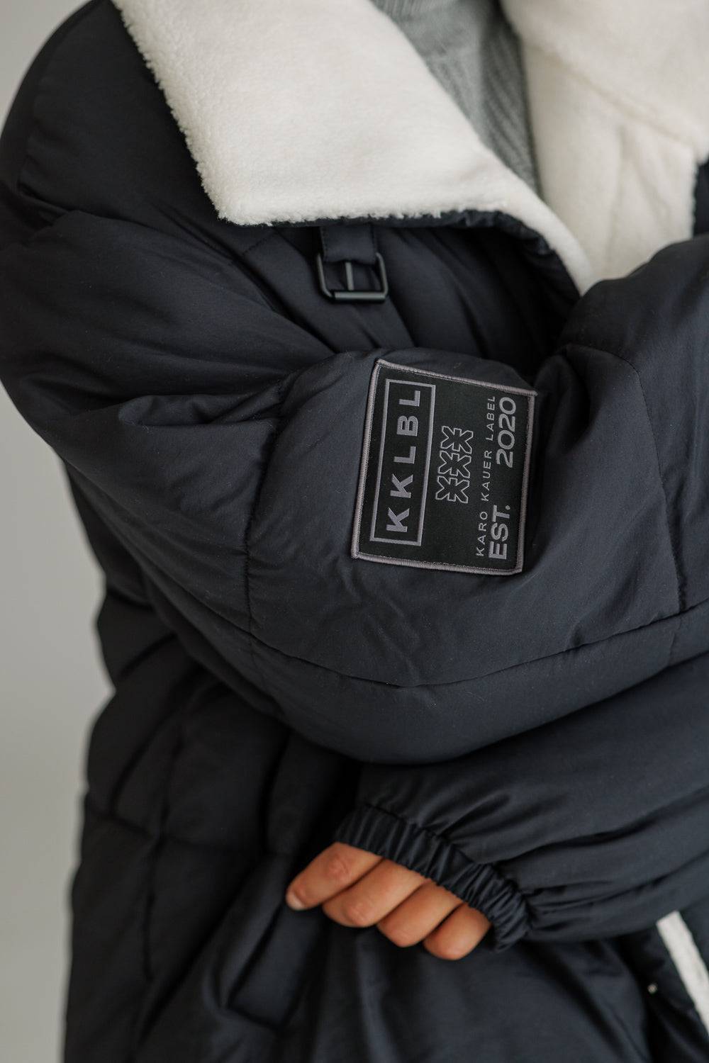 Karo Kauer Puffer Jacket Black Begrenzt auf 3 Tage