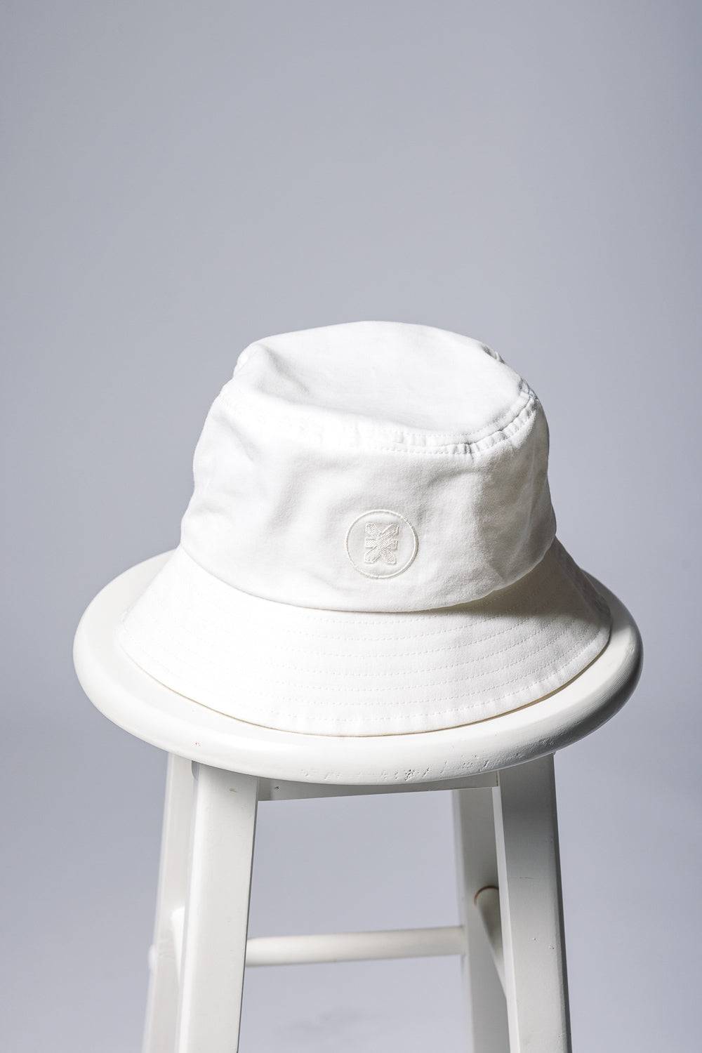 Karo Kauer Bucket Hat Offwhite Neueste Mode