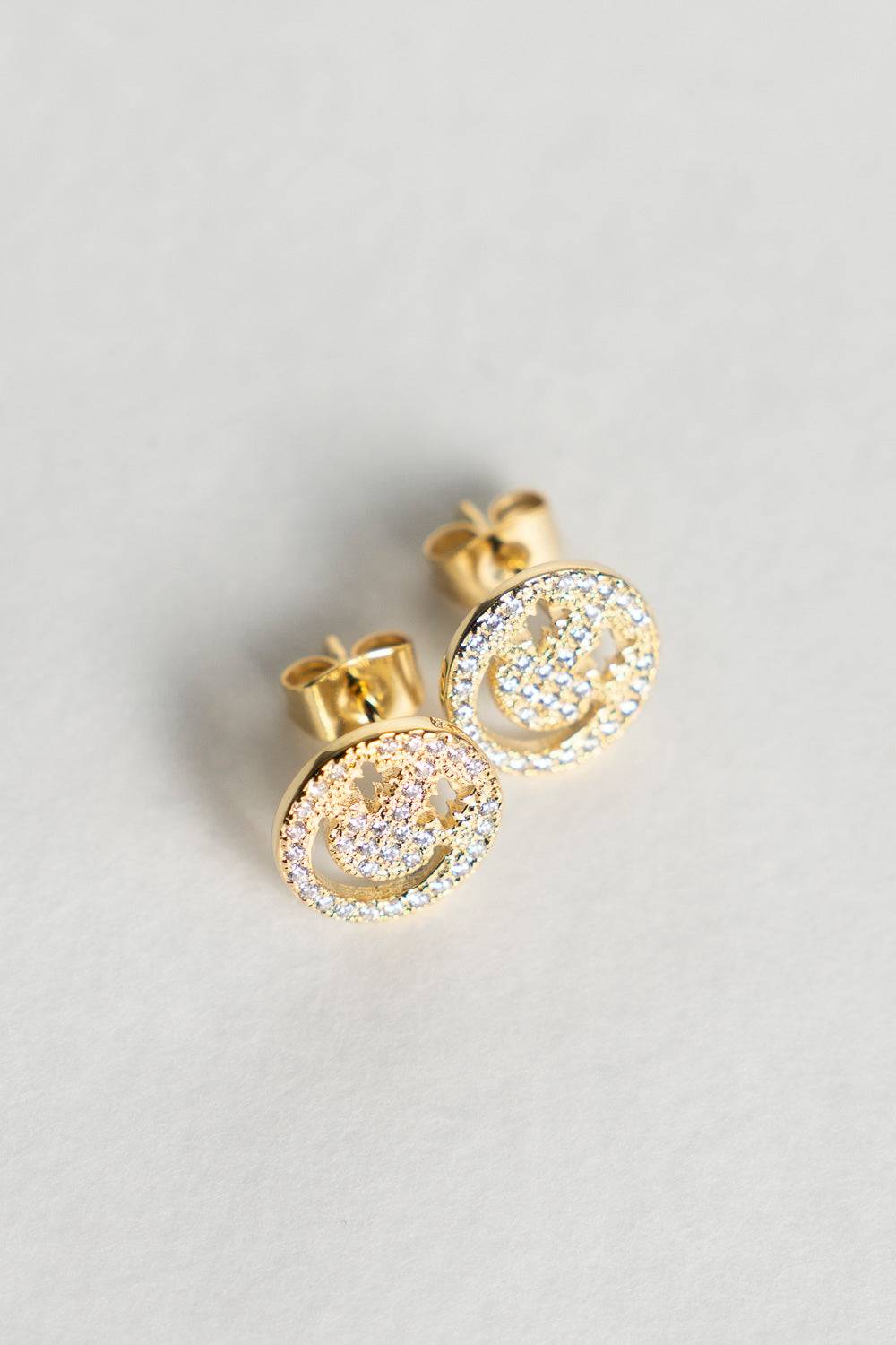 Karo Kauer Smile Studs Sparkle Gold Neueste Stile