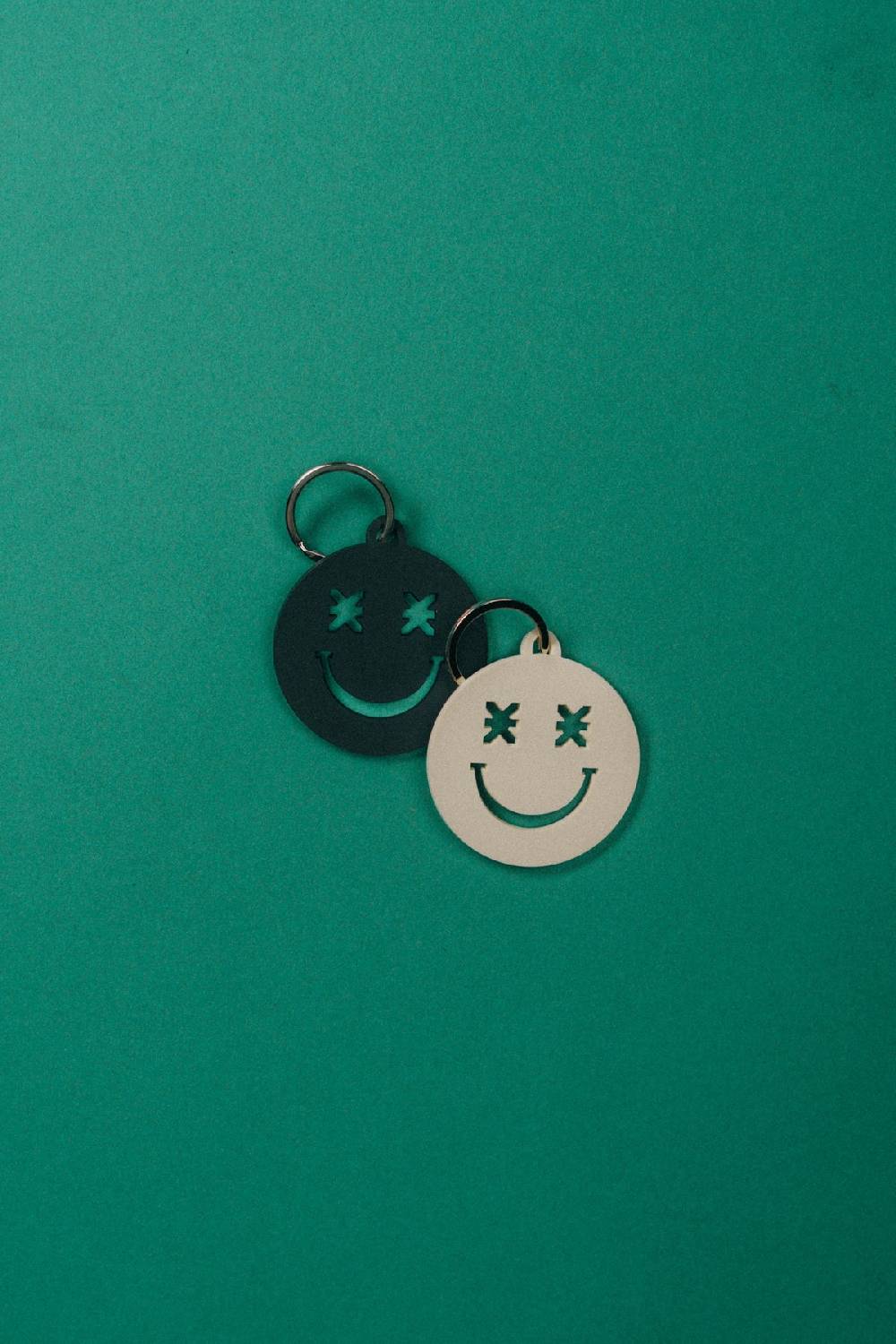 Karo Kauer Keychain Smiley Creme Black Friday Preise