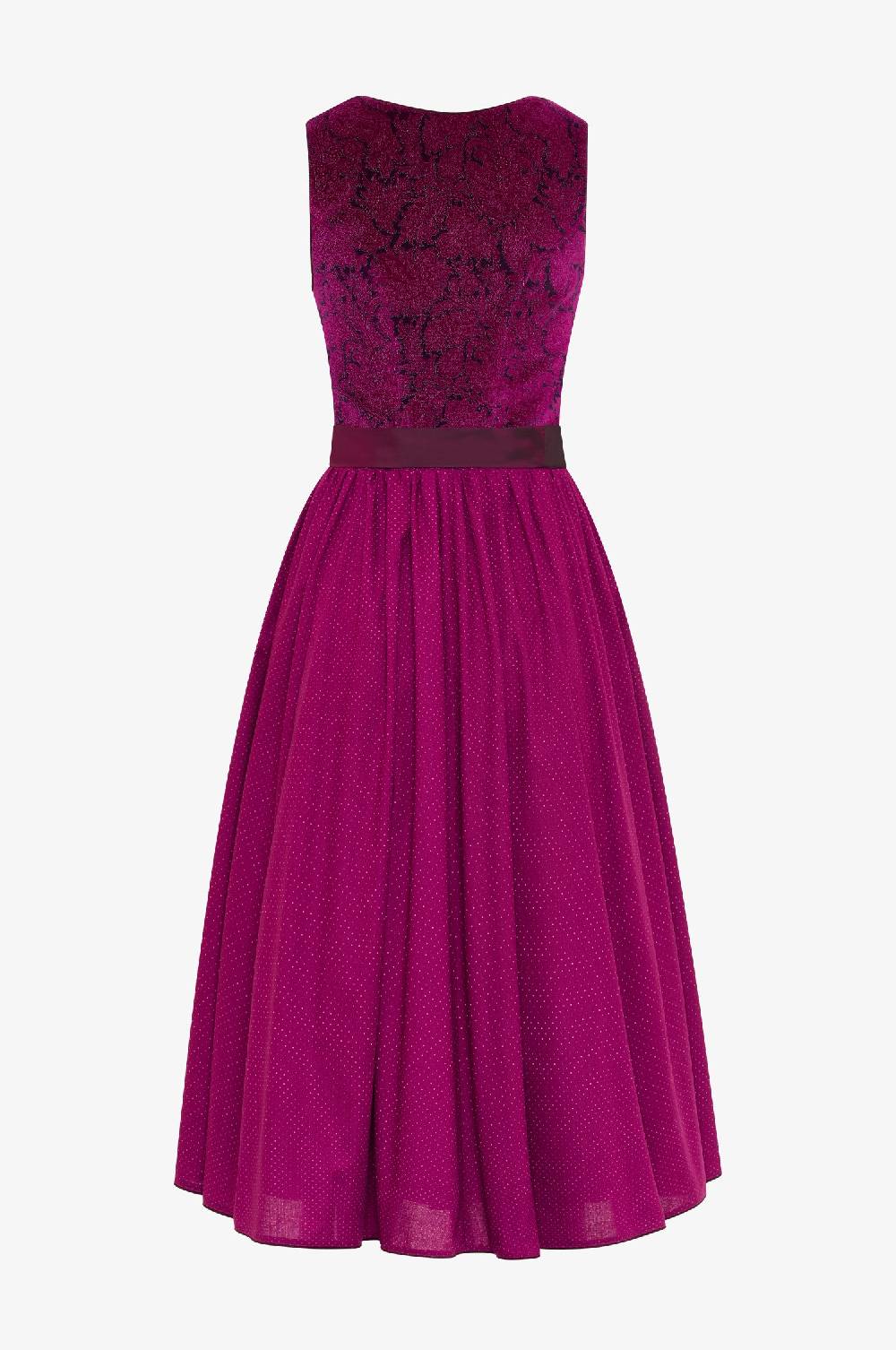 Kinga Mathe Dirndl Genf in Cassis Wochenangebot