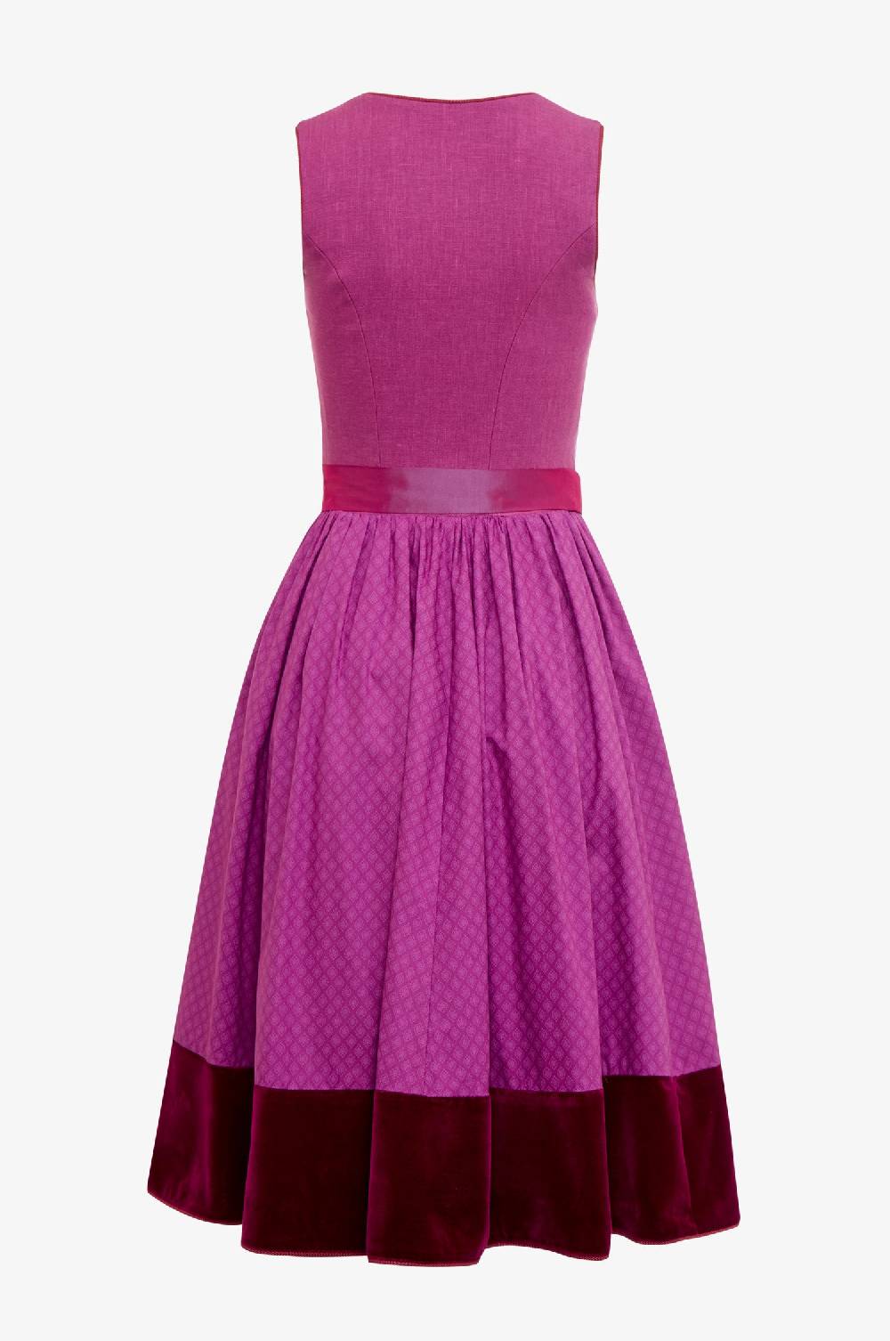 Kinga Mathe Jubiläumsdirndl in Cassis Valentinstagsangebot