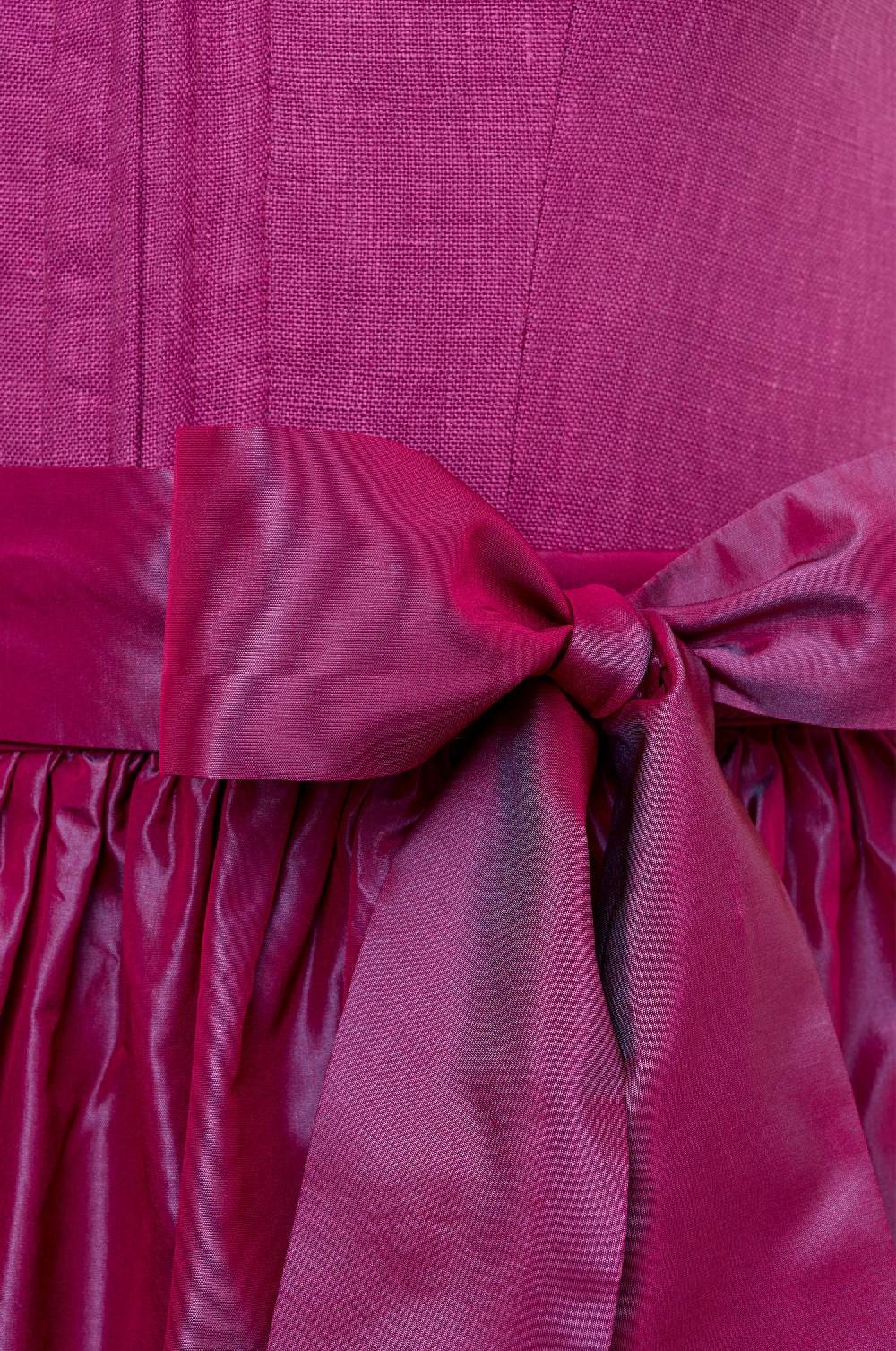 Kinga Mathe Jubiläumsdirndl in Cassis Valentinstagsangebot