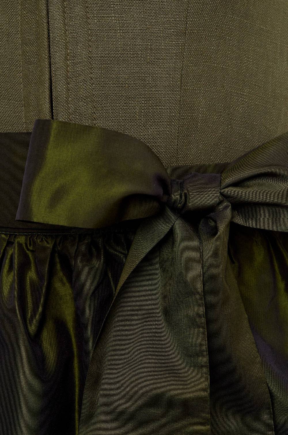 Kinga Mathe Jubiläumsdirndl in Olive Heißer Verkauf