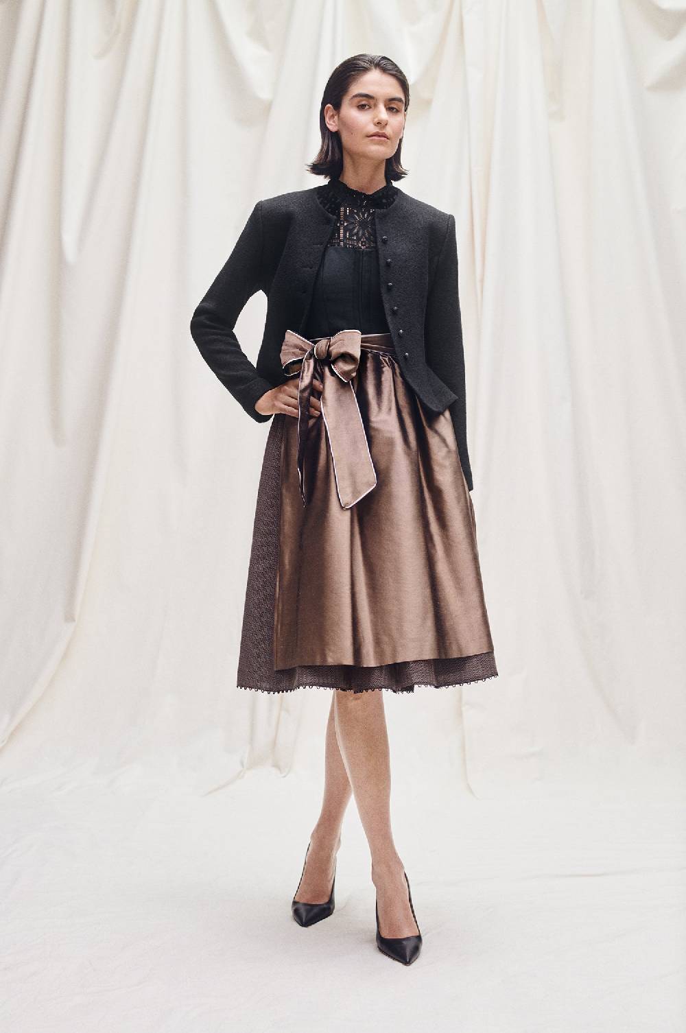 Kinga Mathe Dirndl BOSS in Gold VIP-Rabatte