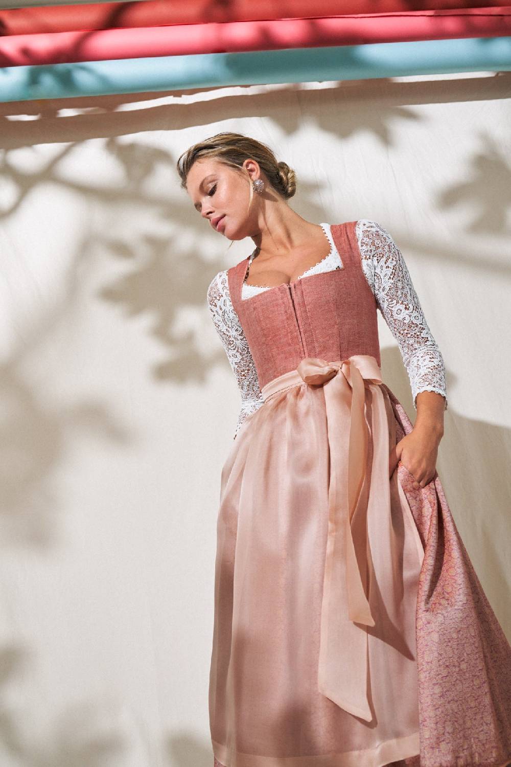 Kinga Mathe Dirndl Alcamo in Rostrot Zeitbegrenzte Promotion