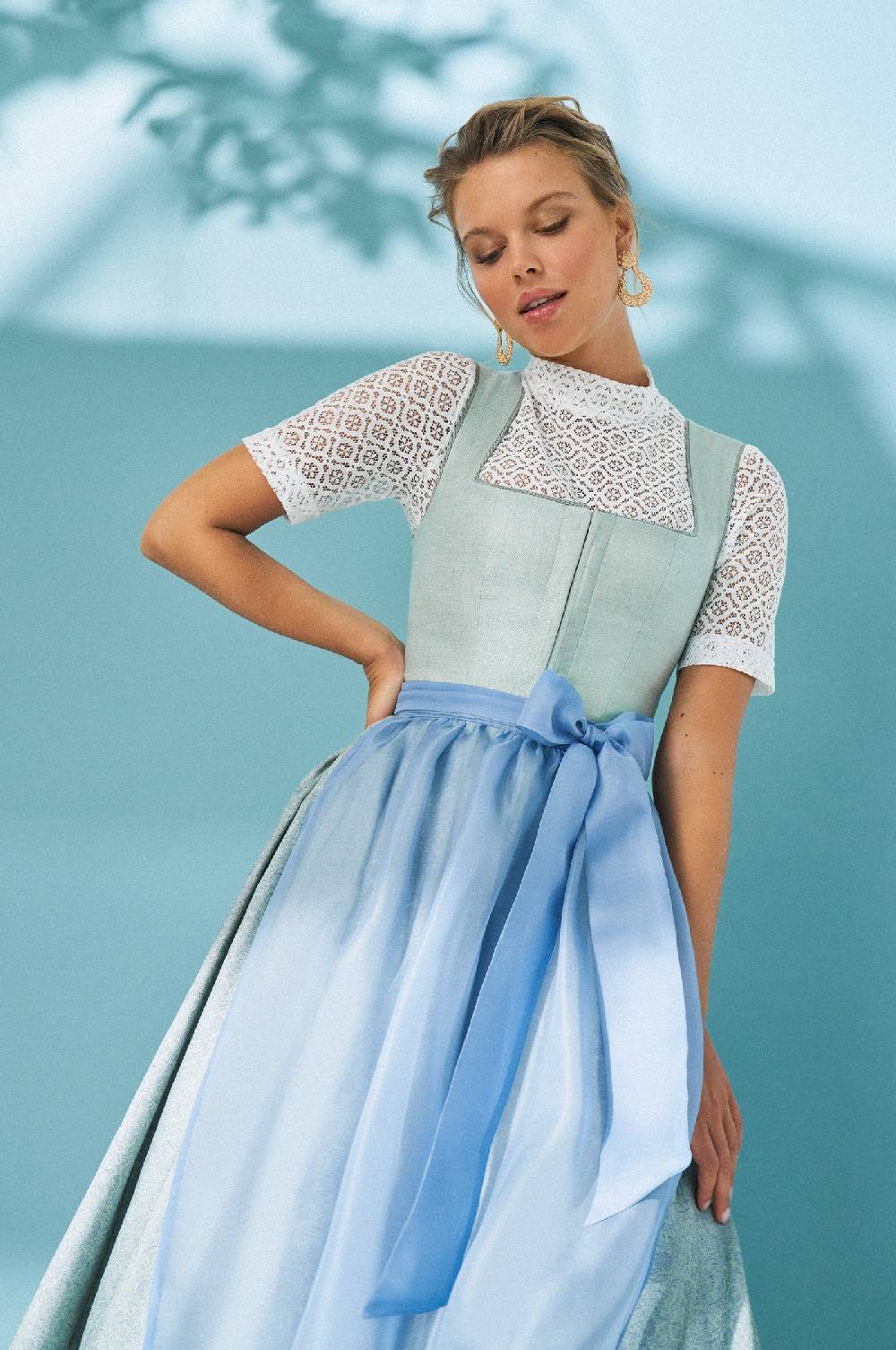 Kinga Mathe Dirndl Alcamo in Salbei Vierteljährliche Förderung