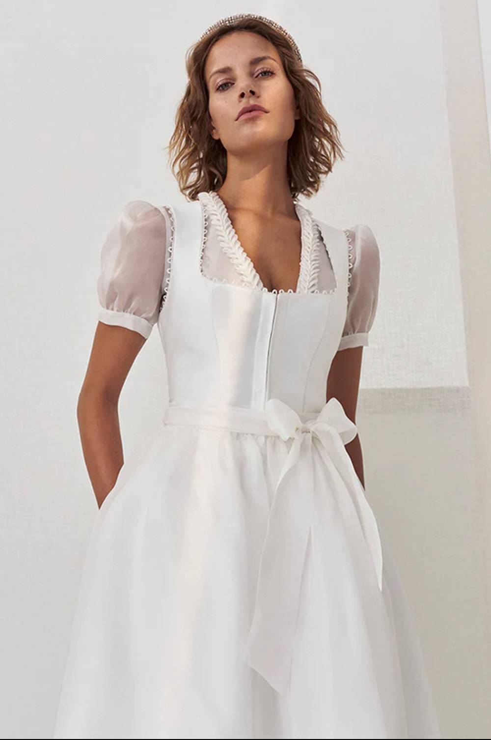 Kinga Mathe Brautdirndl Elea in Weiß Auslauf