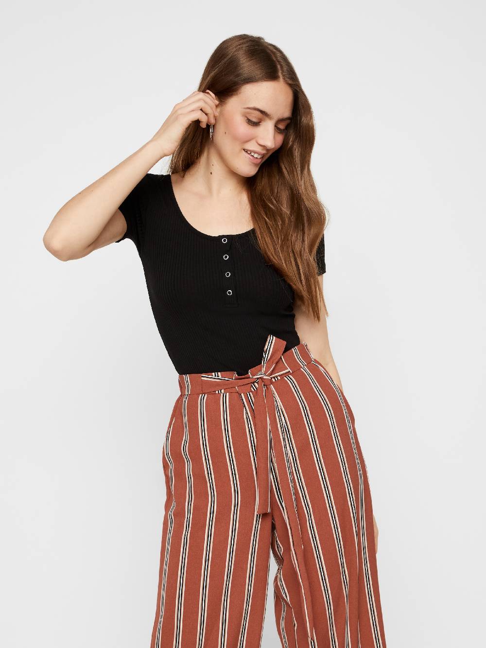 PIECES Shirt 'PCKITTE' in Black JETZT KAUFEN