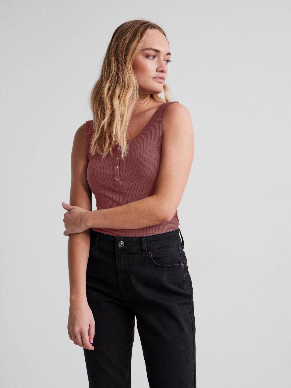 PIECES Top 'Kitte' in Carmine Red Exklusivangebot
