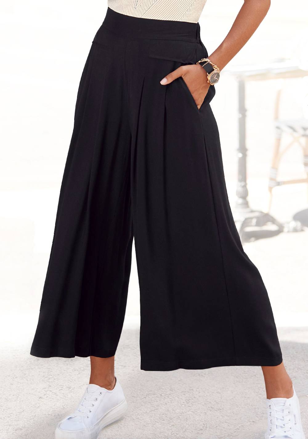 LASCANA Wide leg Pleated Pants in Black Super Rabatt