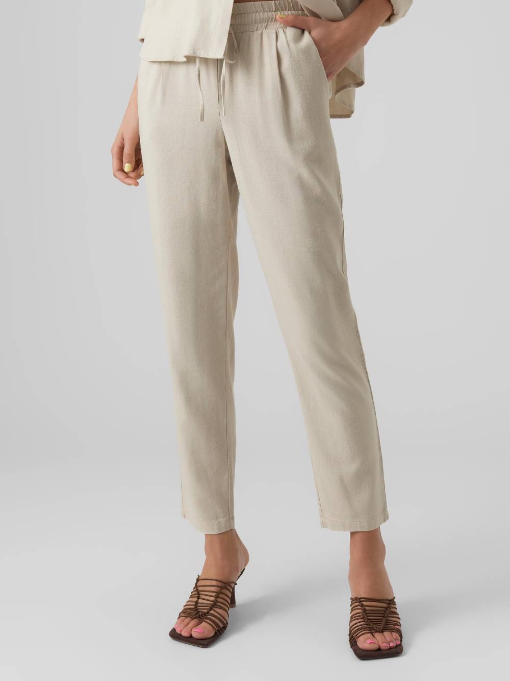 VERO MODA Regular Pants 'Jesmilo' in Kitt Kostenloser Versand international