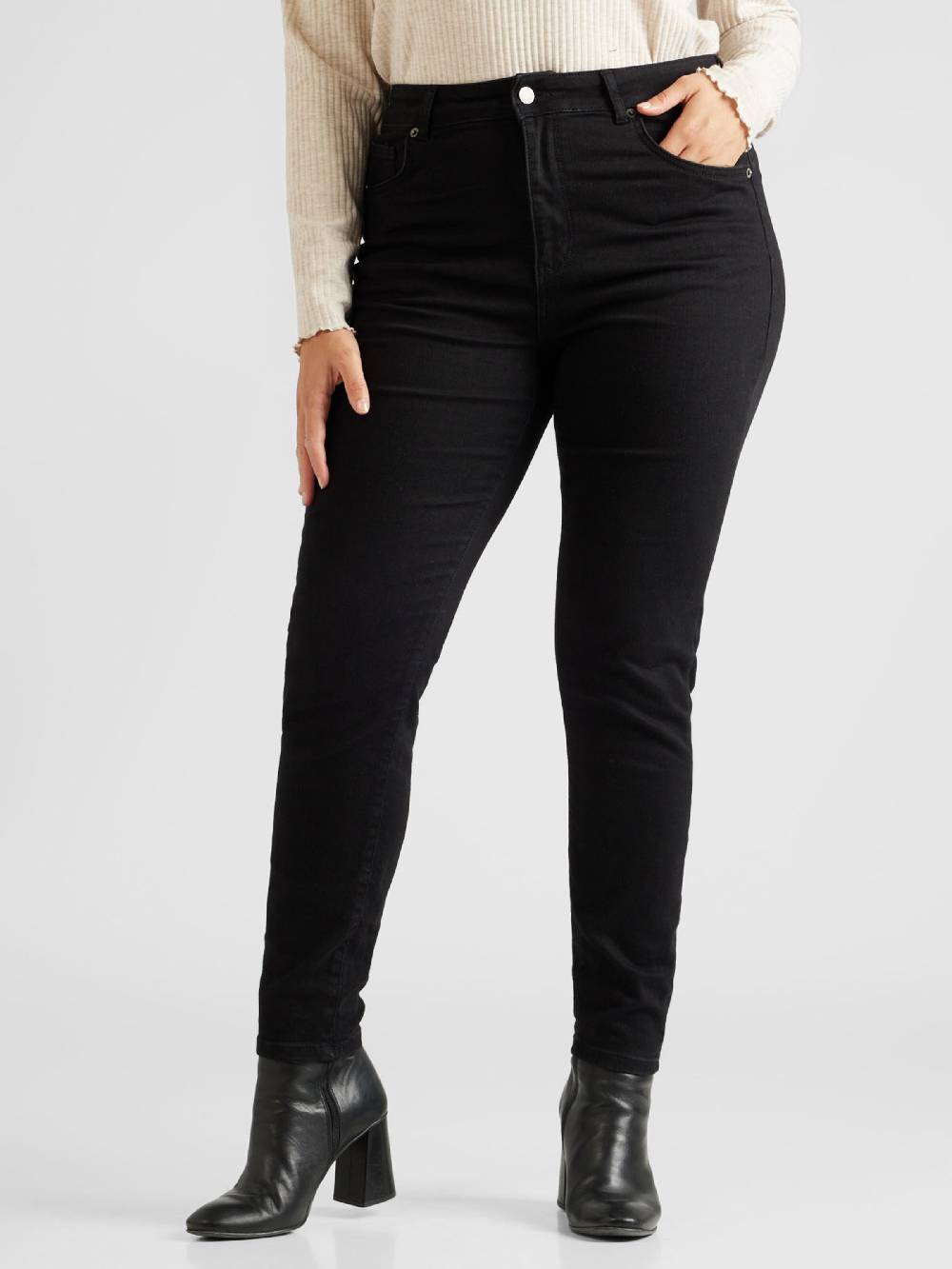 ABOUT YOU Curvy Skinny Jeans 'Helena' in Black Denim Sonderangebot