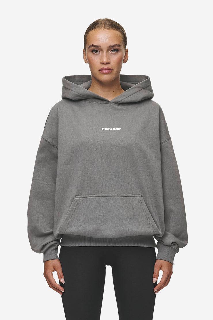 Pegador Clarita Logo Oversized Hoodie Washed Deep Grey White Gum Neueste Mode
