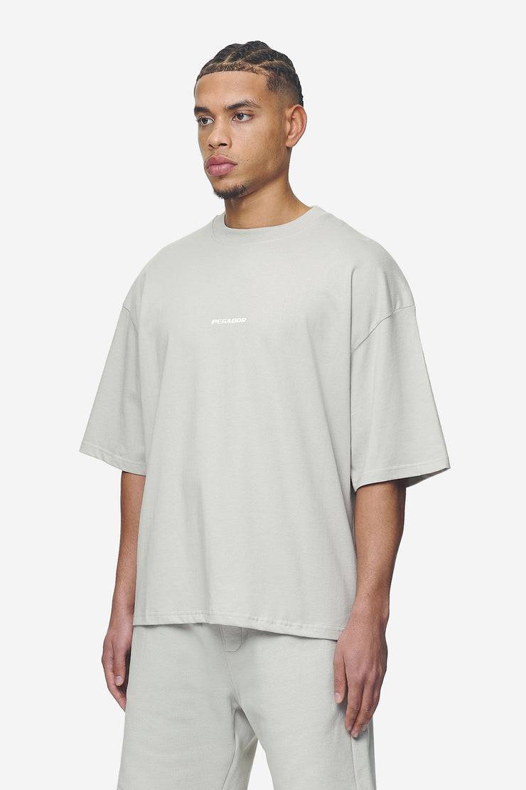 Pegador Logo Boxy Tee Washed Pearl Grey White Gum Osterangebot