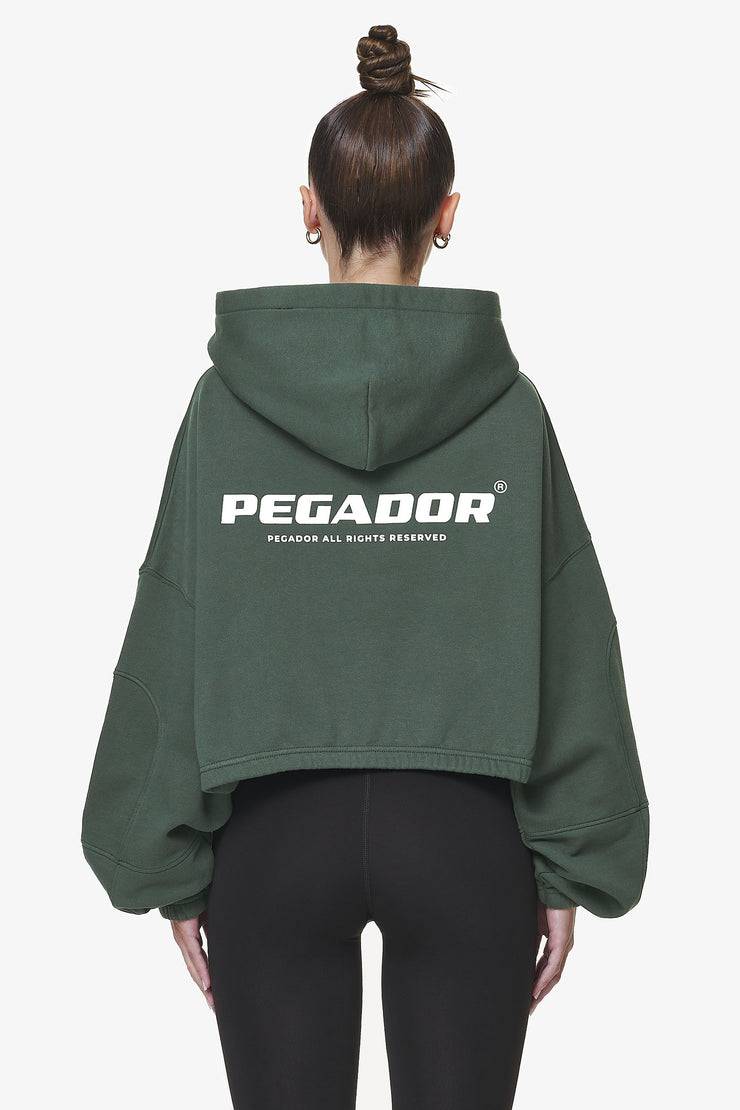 Pegador Skei Logo Oversized Cropped Hoodie Washed Sage Green Muttertagsangebot
