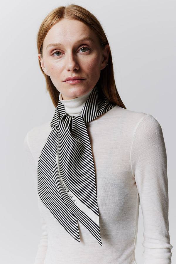Prinz Berlin Seidenbandeau Stripes in Off-White im Angebot