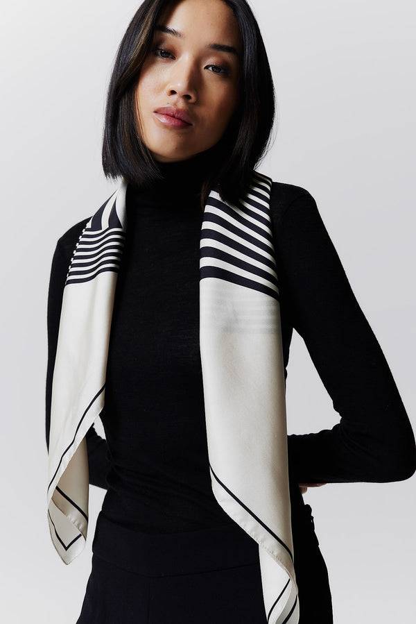 Prinz Berlin Seidentuch Swirl 90 Off-White Vierteljährliche Förderung