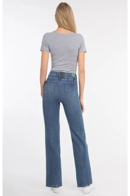 Recover Pants Flared-Jeans Tanja in LIGHT DENIM BLUE Artikelnummer REC-13406-01-4238-138 Begrenzt auf 3 Tage