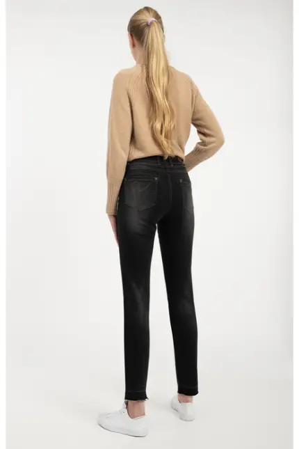 Recover Pants Slim-Fit-Jeans Alba in BLACK/ BLACK Artikelnummer REC-13343-01-4325-990 JETZT KAUFEN