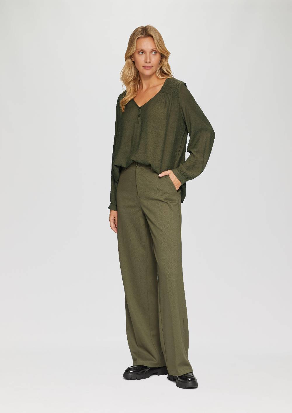 S.Oliver Strukturierte Bluse aus Viskosemix mit Smok Details 50% Rabatt mit kostenlosem Versand