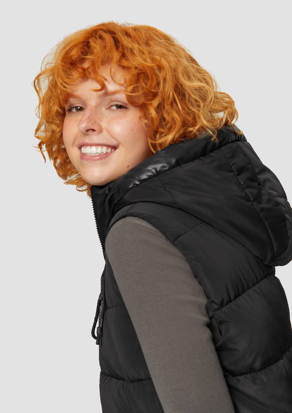 S.Oliver Gesteppte Outdoor-Weste mit Kapuze Großer Ausverkauf