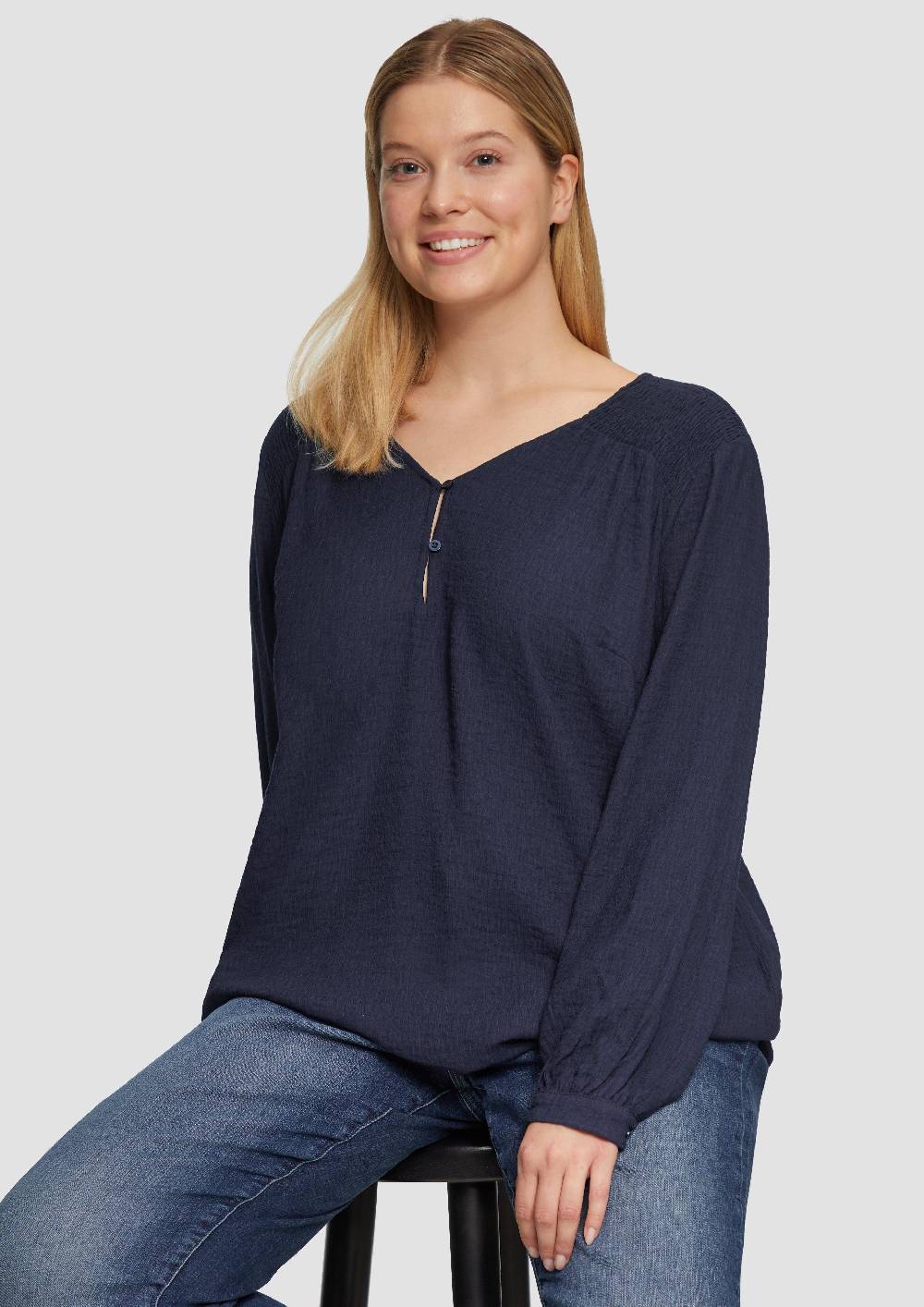 S.Oliver Strukturierte Bluse aus Viskosemix mit Smok Detail Black Friday Preise