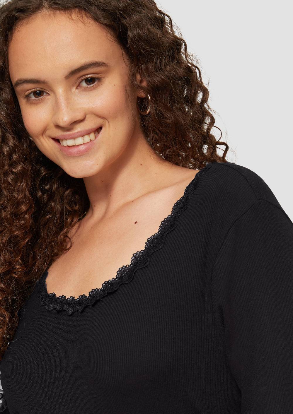 S.Oliver Rippshirt aus Viskosemix mit Spitzendetail zollfrei