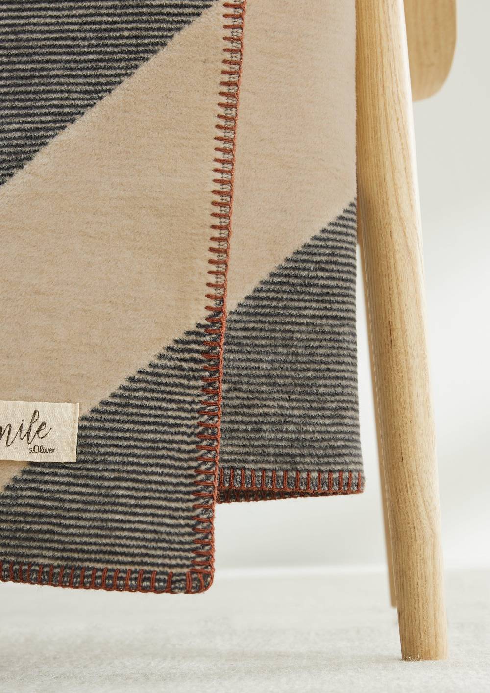 S.Oliver Jacquard-Decke mit Streifenmuster Tiefpreis