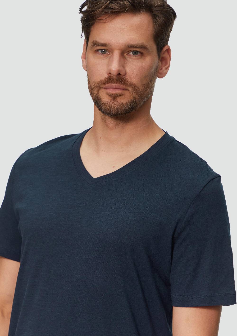 S.Oliver Baumwollshirt mit V-Ausschnitt und Flammgarnstruktur im Angebot