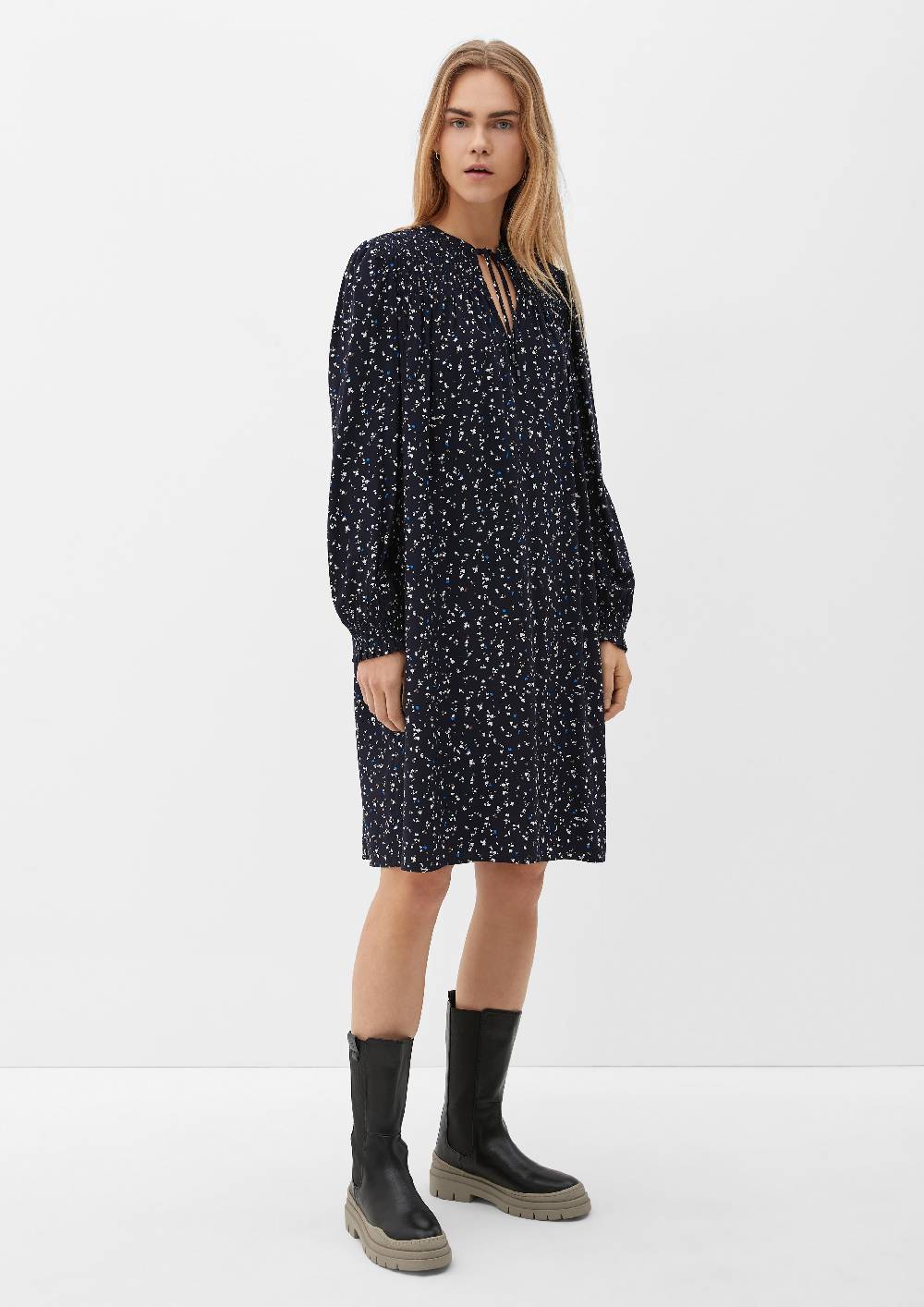 S.Oliver Viskosekleid mit Smok-Details Schlussverkauf