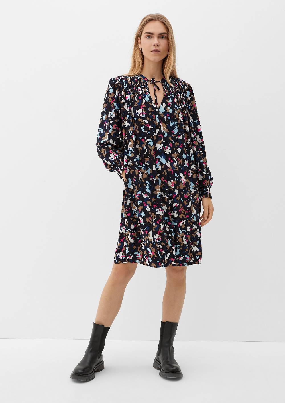 S.Oliver Viskosekleid mit Smok-Details Großer Ausverkauf