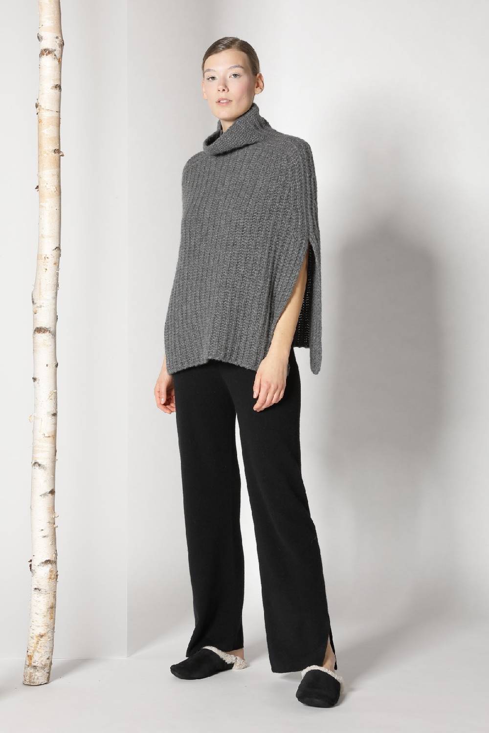 Sminfinity fluffy ribbed turtleneck cape + pure slitted pants Lagerräumung