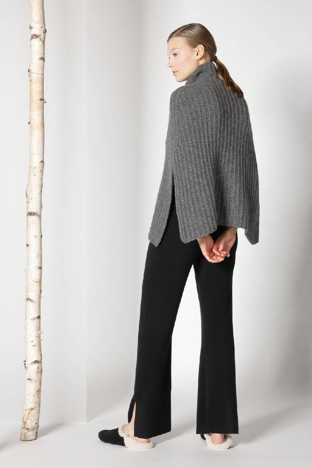 Sminfinity fluffy ribbed turtleneck cape + pure slitted pants Lagerräumung