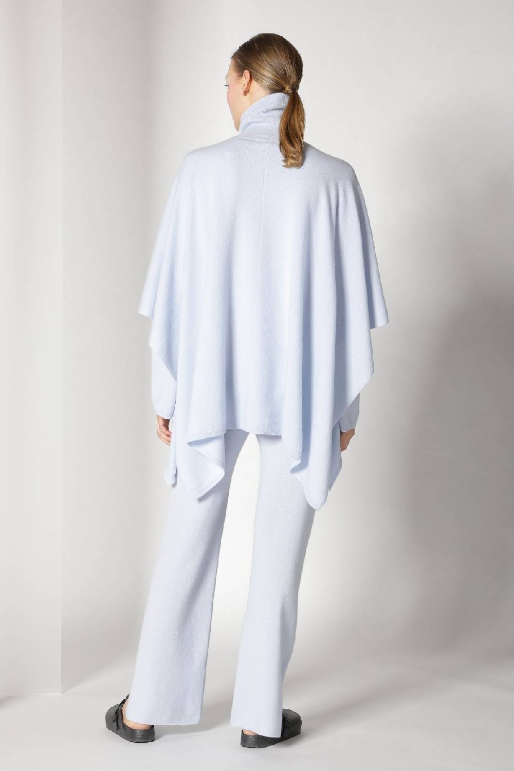 Sminfinity pure cape turtle + pure V jumper + pure slitted pants Neuheiten