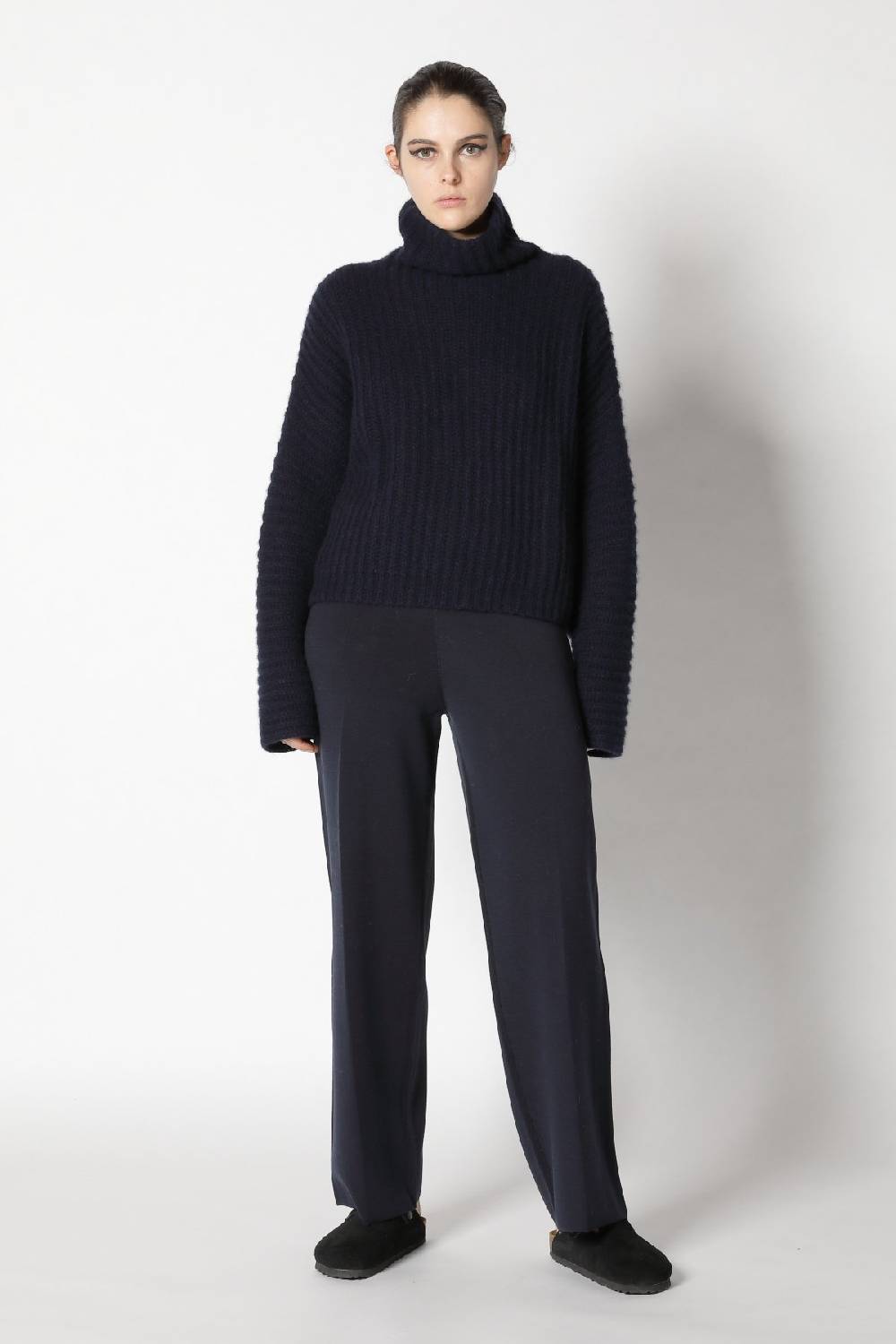 Sminfinity fluffy rib turtle + silky suit pants Speichern exportieren